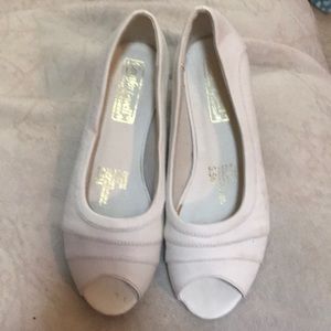 Never worn Comfort Well by Beacon white pumps